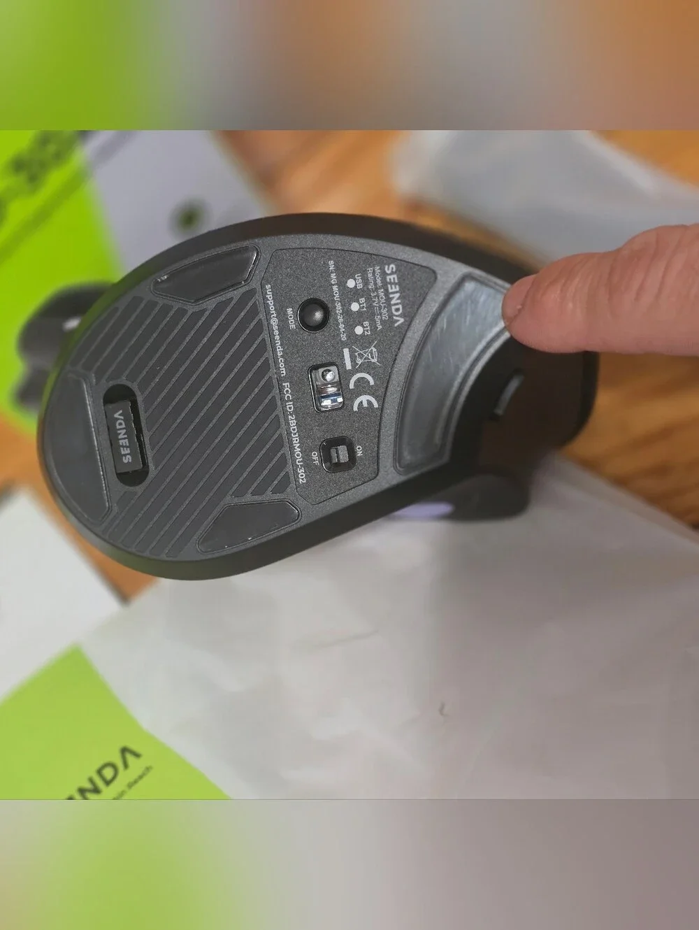 seenda MOU-302 Wireless Bluetooth Ergonomic Vertical Mouse with Volume Knob